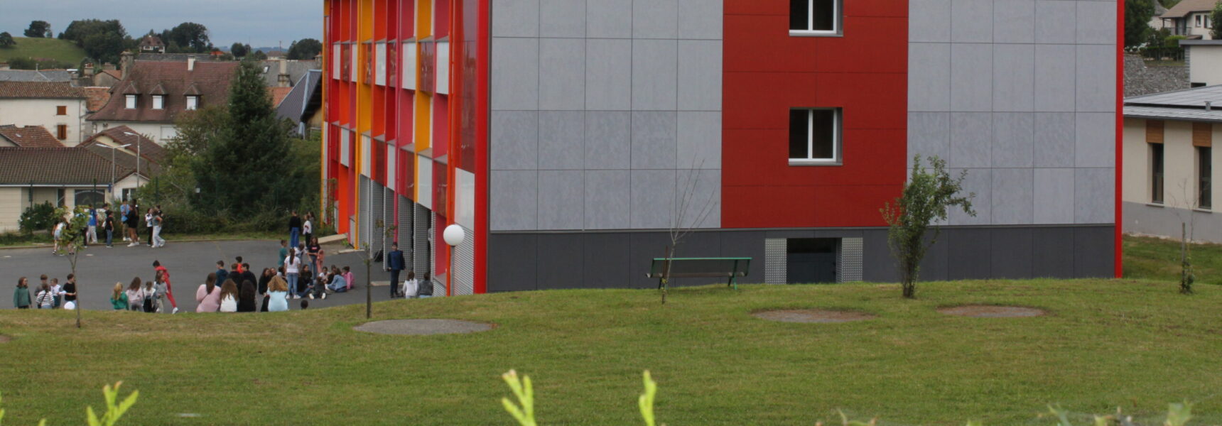 Collège de Saint Mamet dans le Cantal