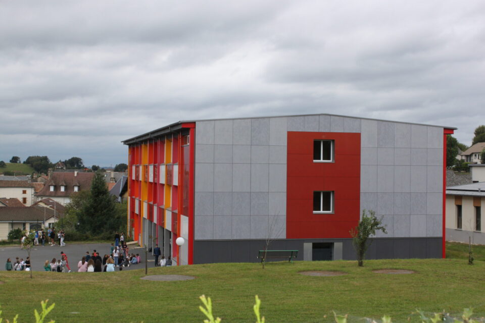 Collège de Saint Mamet dans le Cantal
