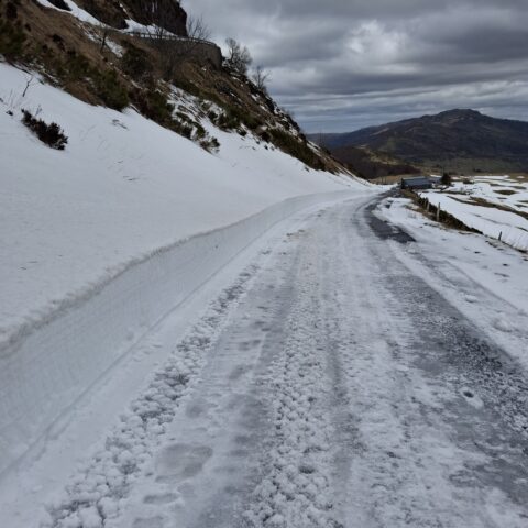 Opérations de déneigement pour l'ouverture du Pas de Peyrol 2026