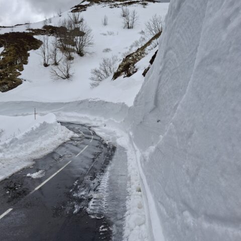 Opérations de déneigement pour l'ouverture du Pas de Peyrol 2026