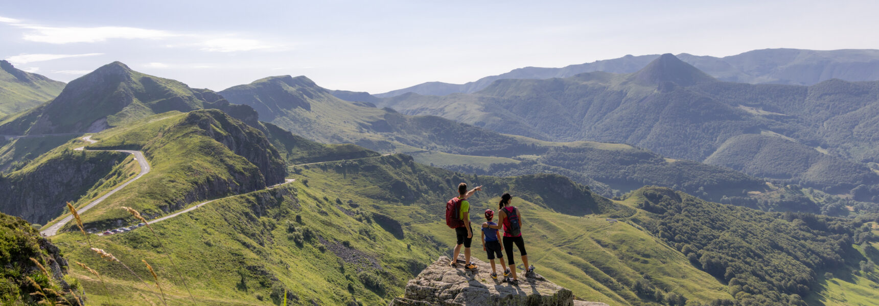 Randonnée en famille au Puy Chavaroche dans les monts du Cantal